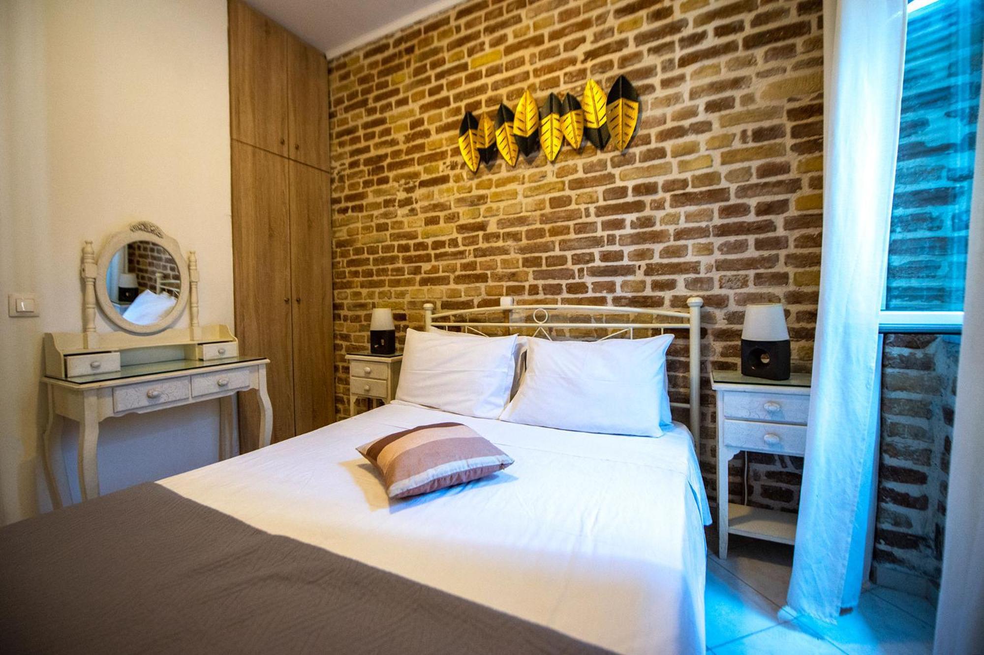 Luna No3 * Corfu (city)