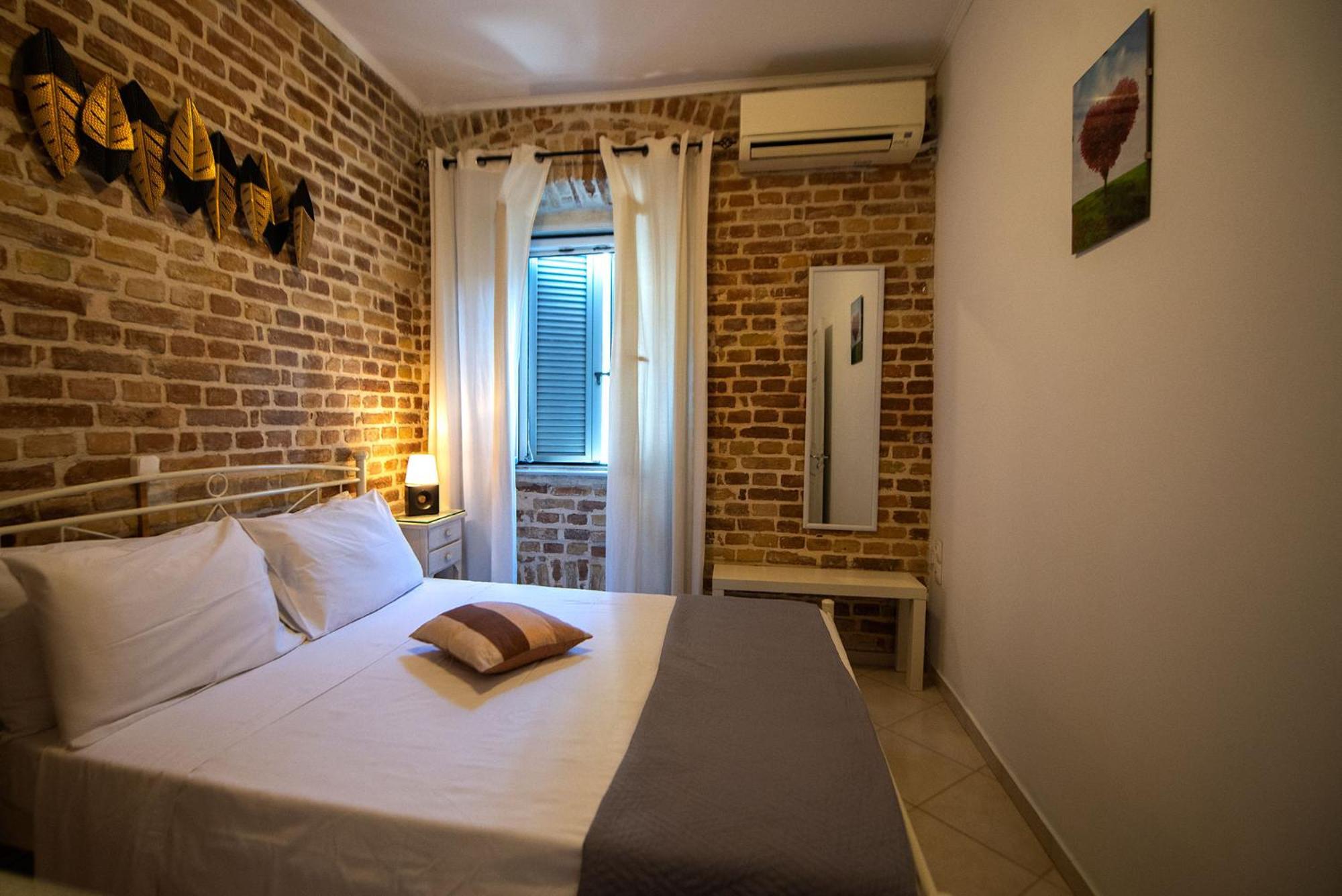 Luna No3 * Corfu (city)